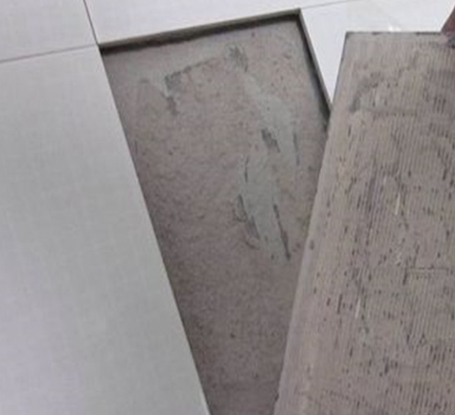 乌海市瓷砖空鼓维修公司分享瓷砖铺贴时如果打浆（即涂抹在瓷砖背面和基层上的砂浆或瓷砖胶）过少，会带来以下问题